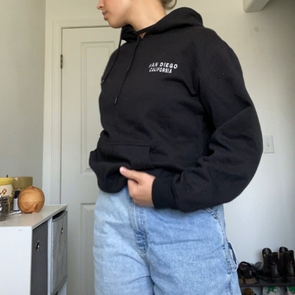 OVERSIZED BLACK HOODIE